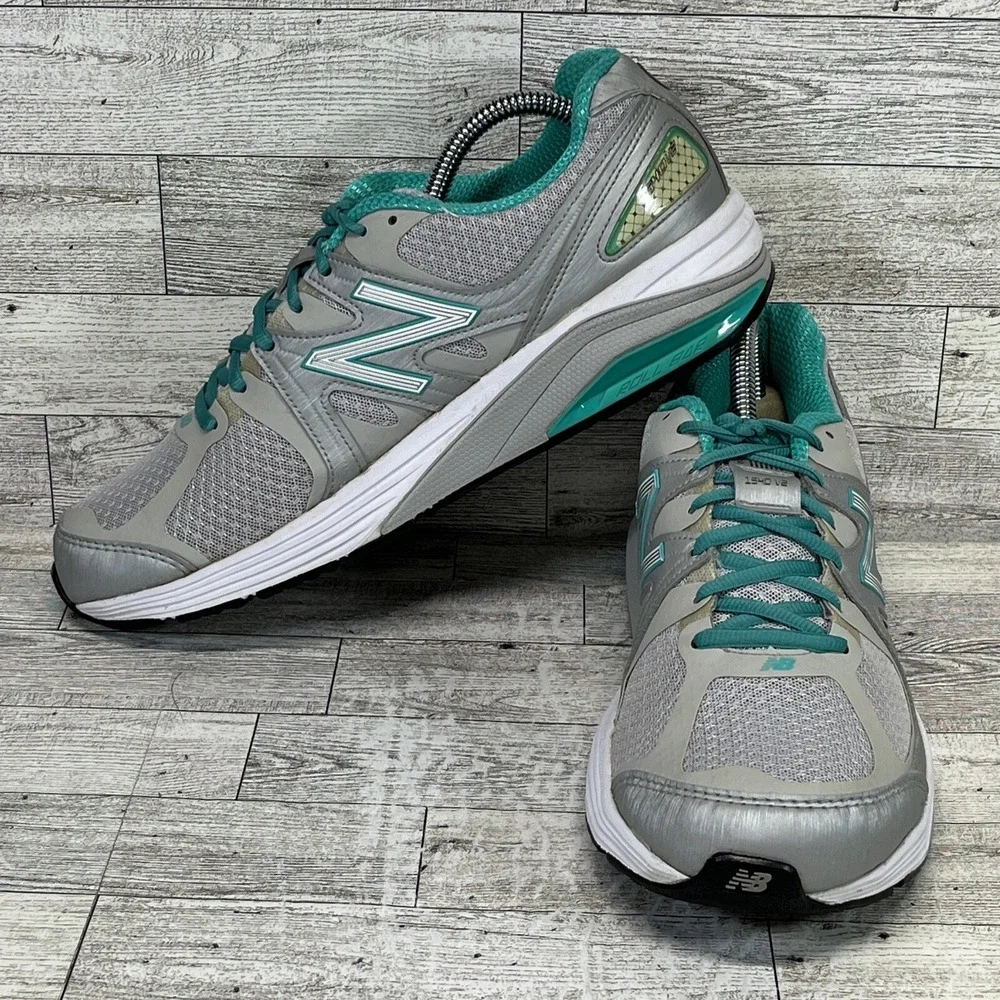 New Balance 1540 V2 Silver Mint Running Shoes  W1540SG2 Women Size 11‎